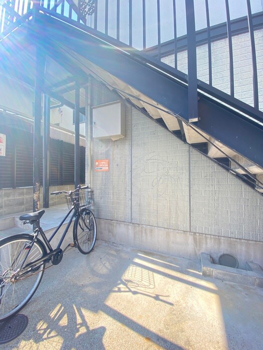 物件外観写真2　(駐輪場)
