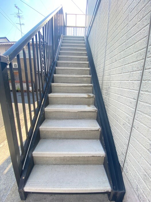 物件外観写真5　(エントランス部分)