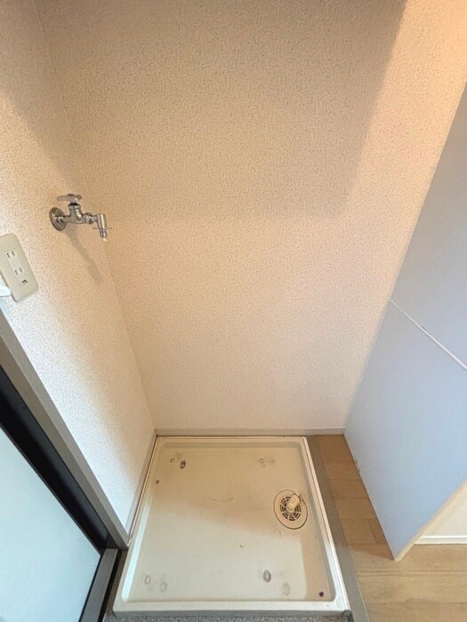 物件内観写真14　(洗濯機置場)