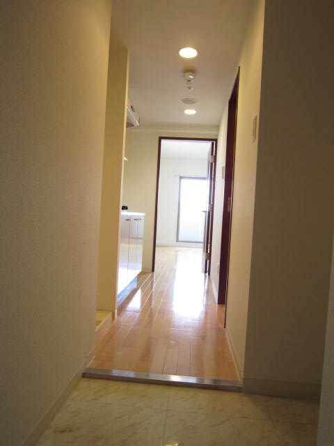 物件内観写真7　(玄関)