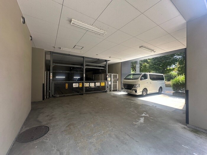 物件外観写真4　(駐車場)