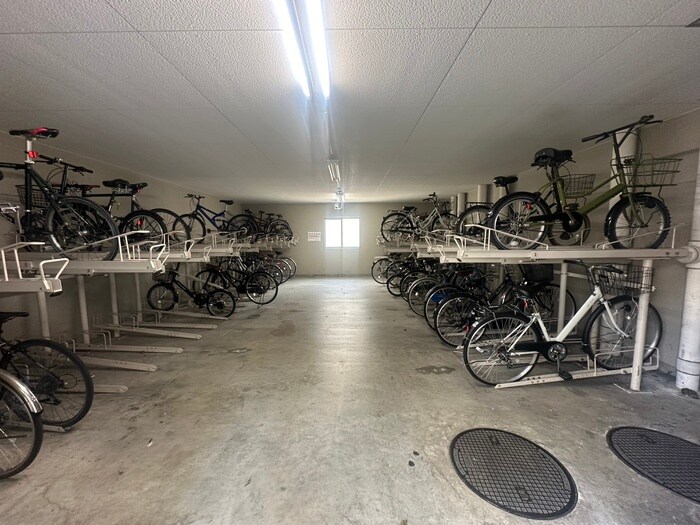 物件外観写真5　(駐輪場)