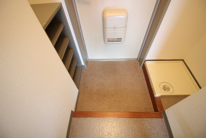 物件内観写真13　(洗濯機置場)