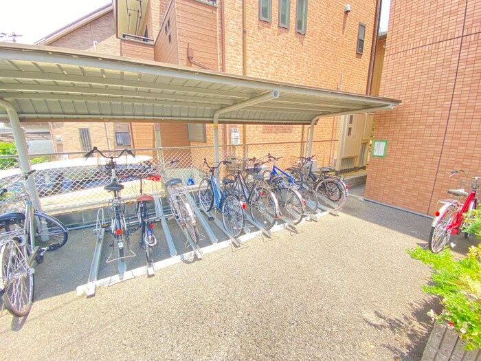 物件外観写真4　(駐輪場)