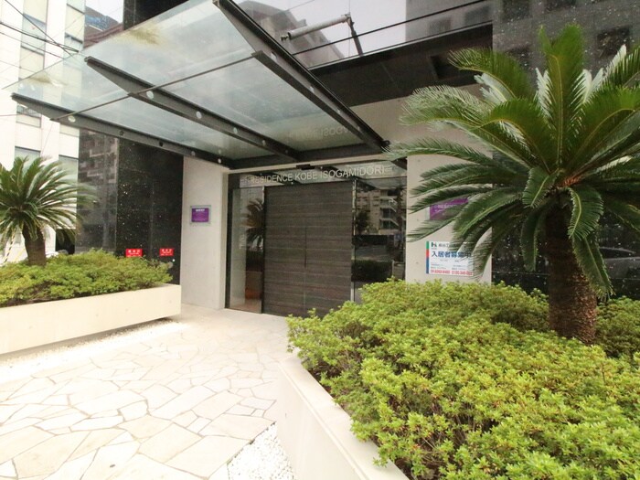 物件外観写真5　(エントランス部分)