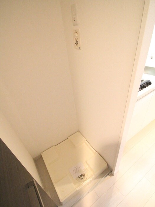 物件内観写真10　(洗濯機置場)