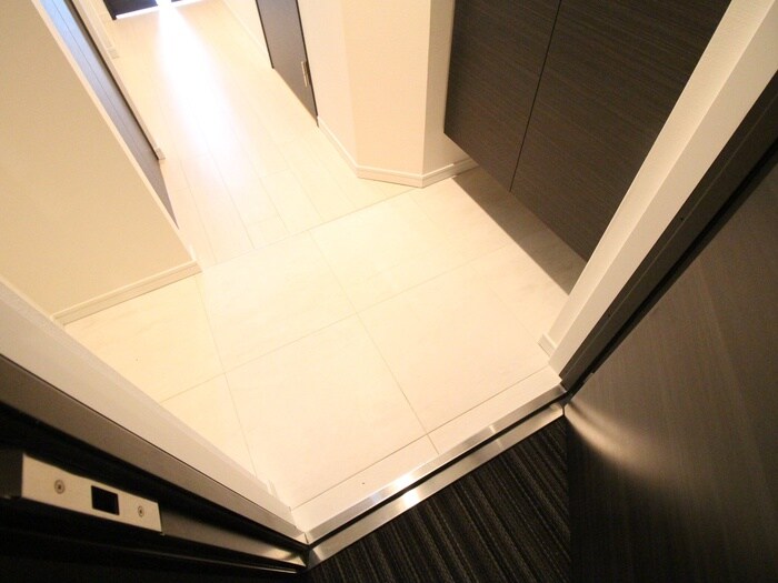 物件内観写真12　(玄関)