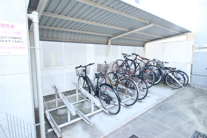 物件外観写真4　(駐輪場)