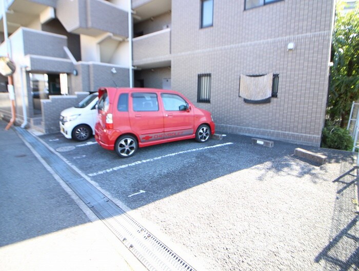 物件外観写真5　(駐車場)