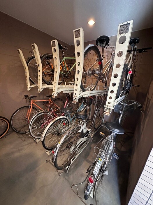 物件外観写真6　(駐輪場)