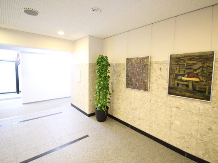 物件外観写真4　(エントランス部分)