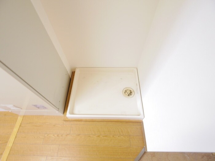 物件内観写真16　(洗濯機置場)