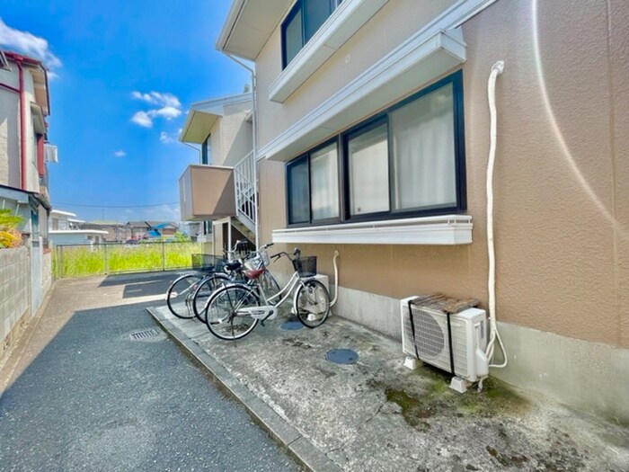 物件外観写真4　(駐輪場)