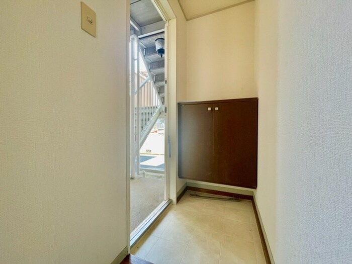 物件内観写真12　(玄関)