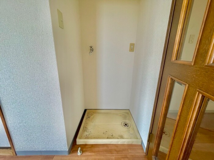 物件内観写真18　(洗濯機置場)