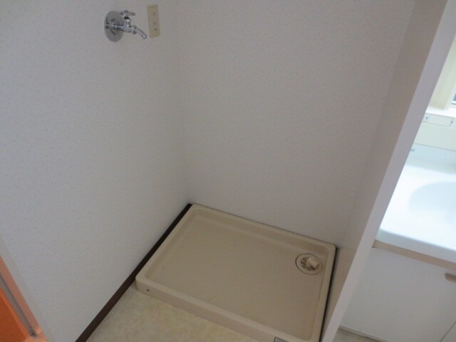 物件内観写真15　(洗濯機置場)