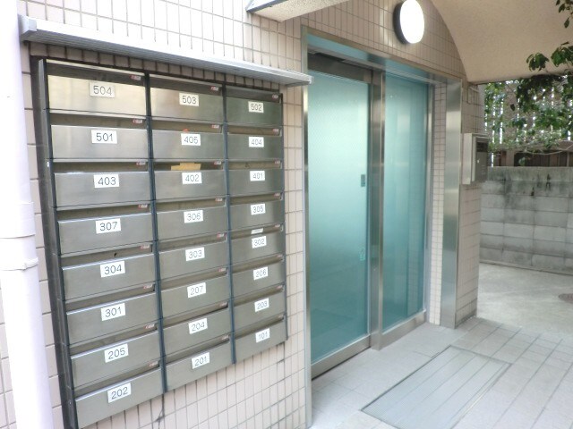 物件外観写真3　(エントランス部分)