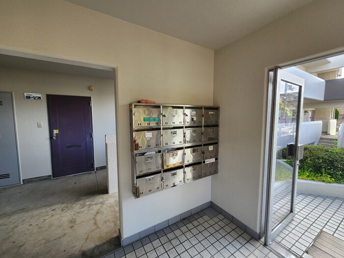 物件外観写真4　(エントランス部分)