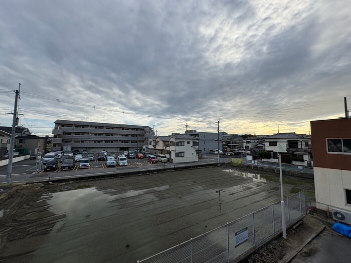 物件内観写真18　(室内からの展望)