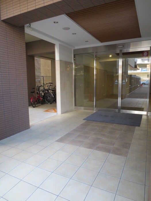 物件外観写真2　(エントランス部分)