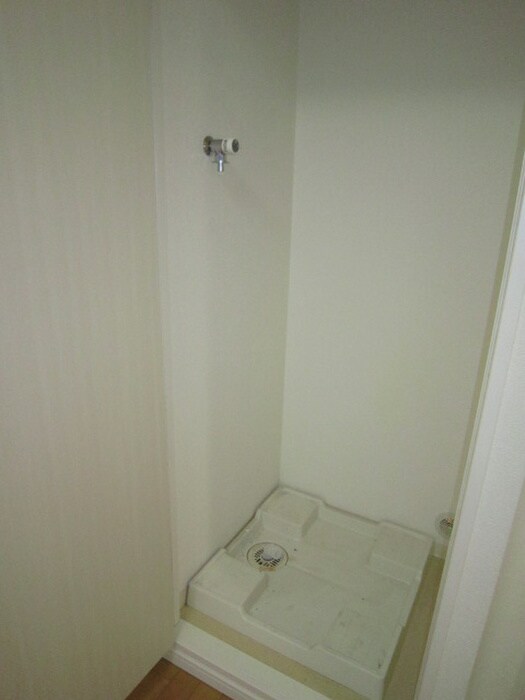 物件内観写真12　(洗濯機置場)