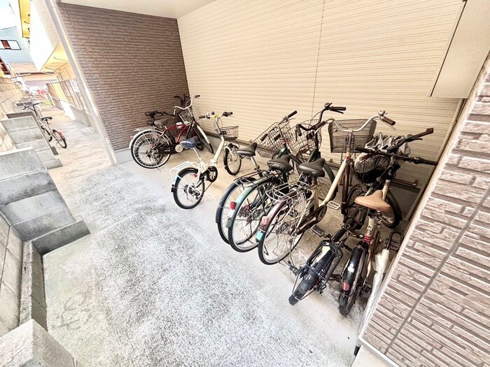 物件外観写真3　(駐輪場)