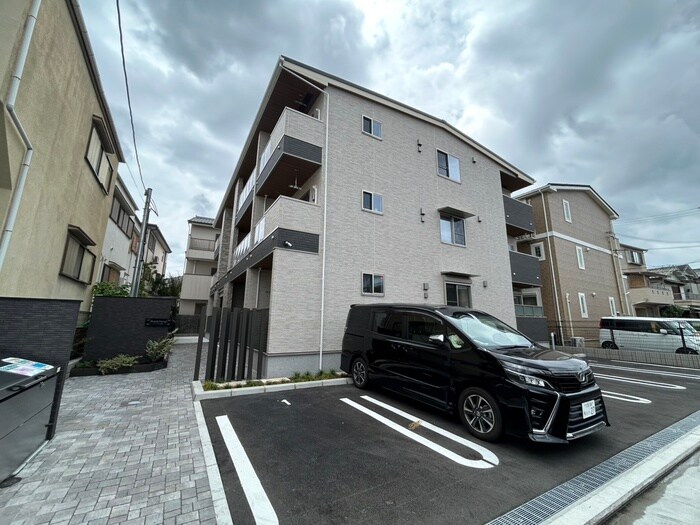 物件外観写真4　(駐車場)