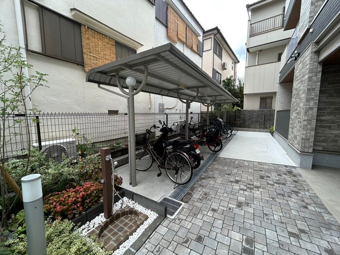 物件外観写真5　(駐輪場)