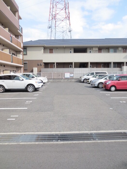 物件外観写真3　(駐車場)
