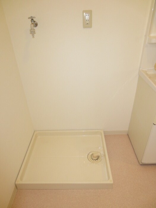 物件内観写真12　(洗濯機置場)