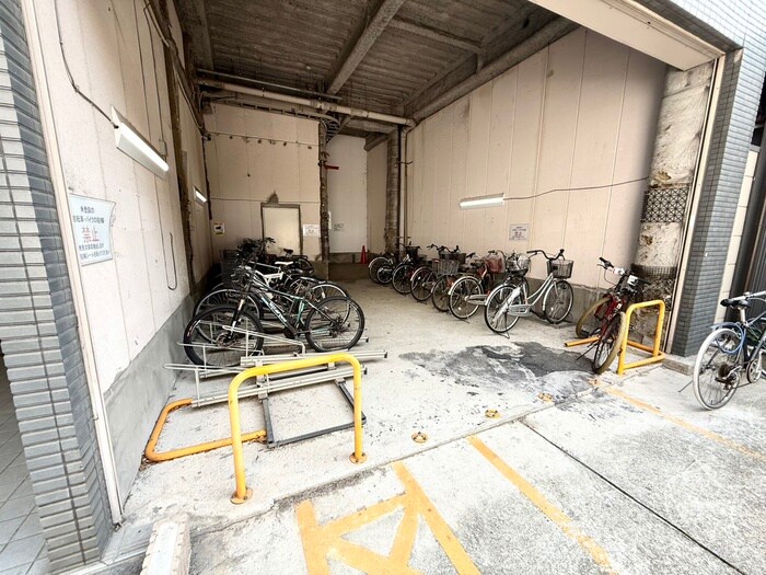 物件外観写真3　(駐輪場)