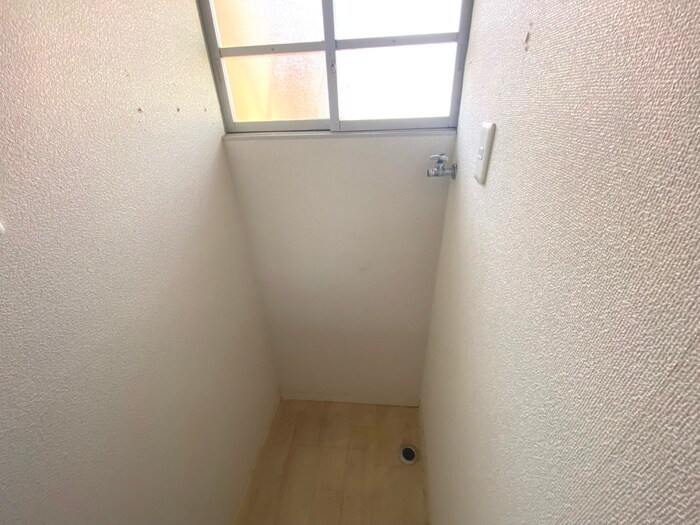 物件内観写真12　(洗濯機置場)