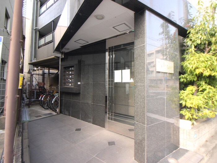 物件外観写真5　(エントランス部分)