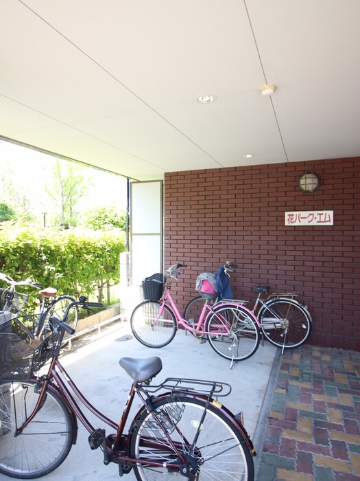 物件外観写真5　(駐輪場)