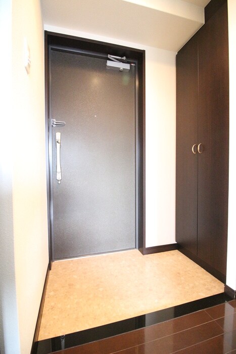 物件内観写真16　(玄関)