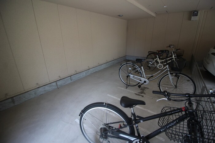 物件外観写真5　(駐輪場)