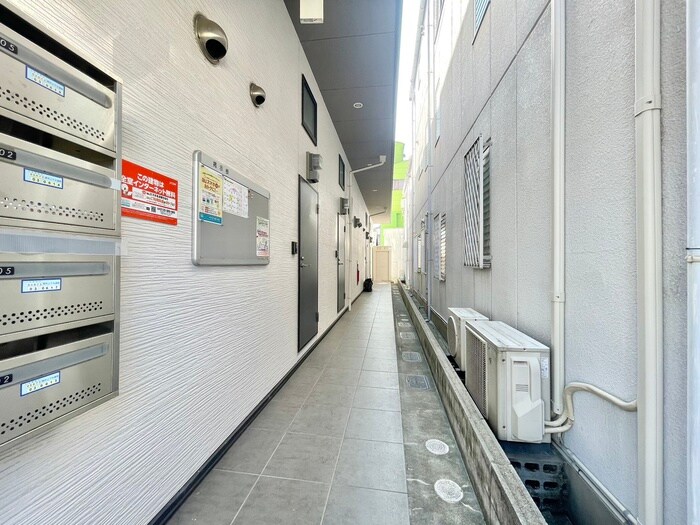 物件外観写真2　(エントランス部分)