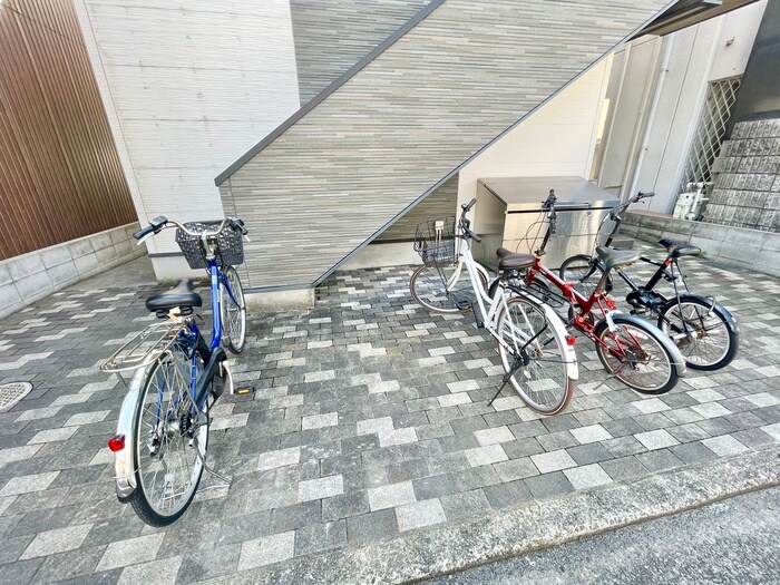 物件外観写真5　(駐輪場)