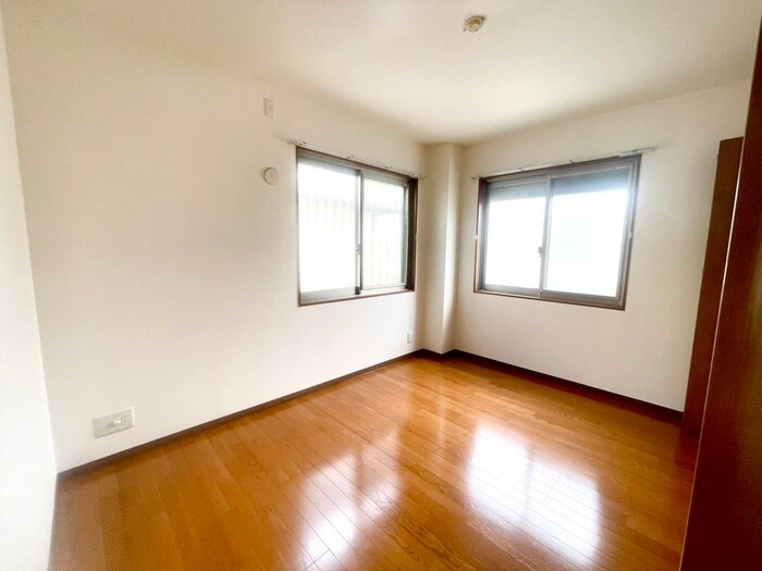 物件内観写真8　(居室)