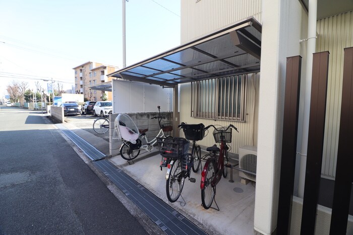 物件外観写真4　(駐輪場)