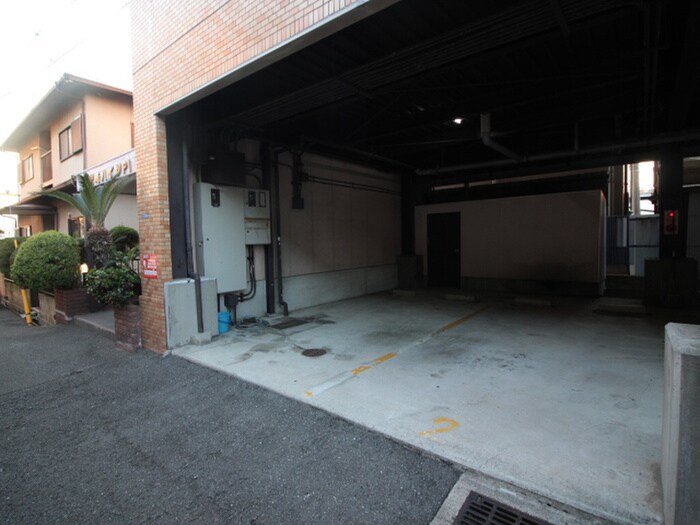 物件外観写真4　(駐車場)