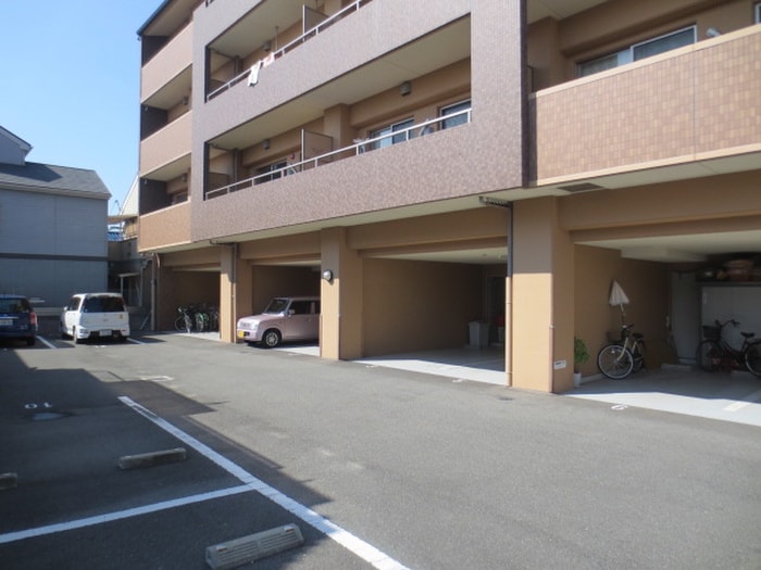 物件外観写真2　(駐車場)