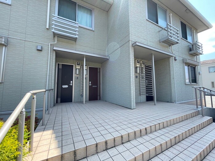 物件外観写真5　(エントランス部分)