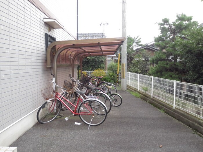 物件外観写真2　(駐輪場)