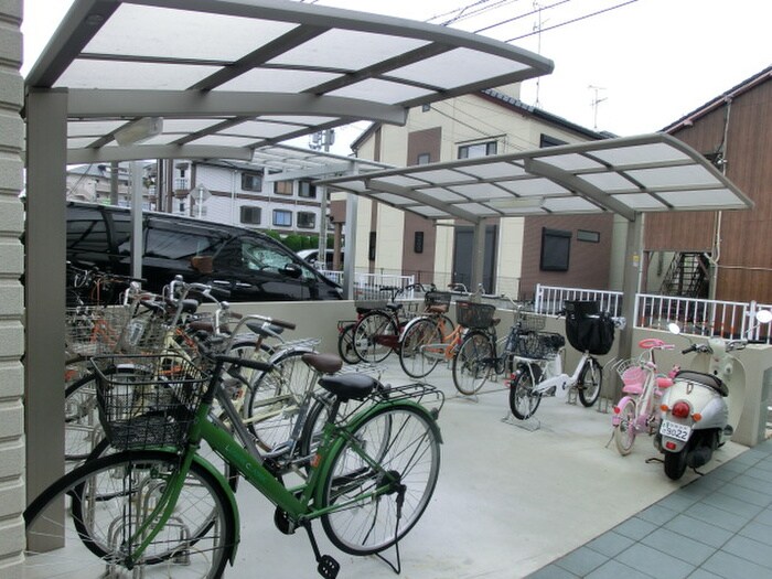 物件外観写真4　(駐輪場)