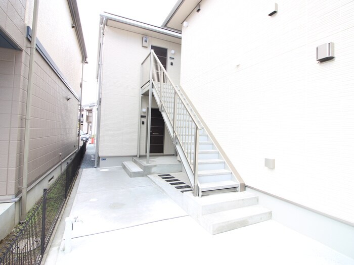 物件外観写真3　(エントランス部分)