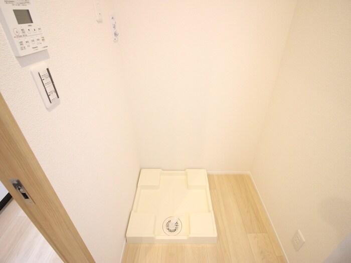 物件内観写真14　(洗濯機置場)