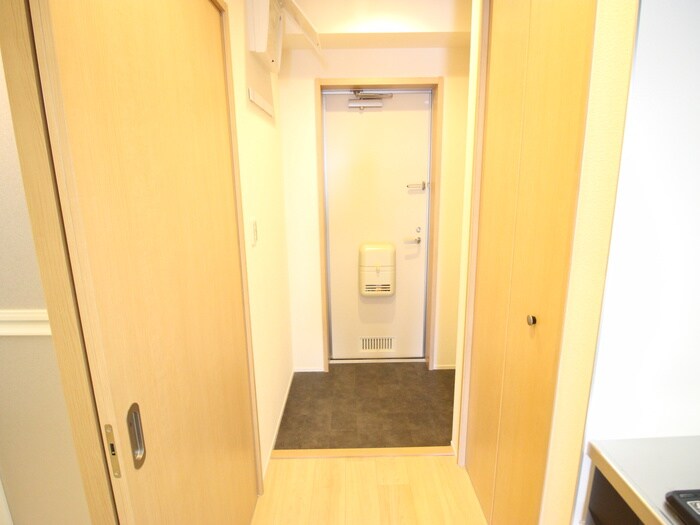 物件内観写真16　(玄関)