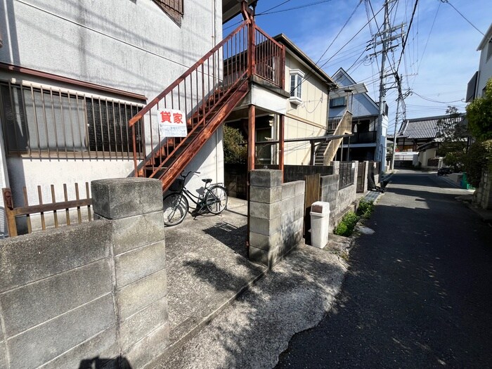 物件外観写真3　(エントランス部分)