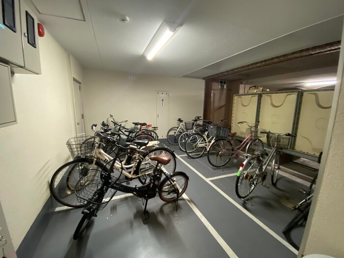 物件外観写真3　(駐輪場)